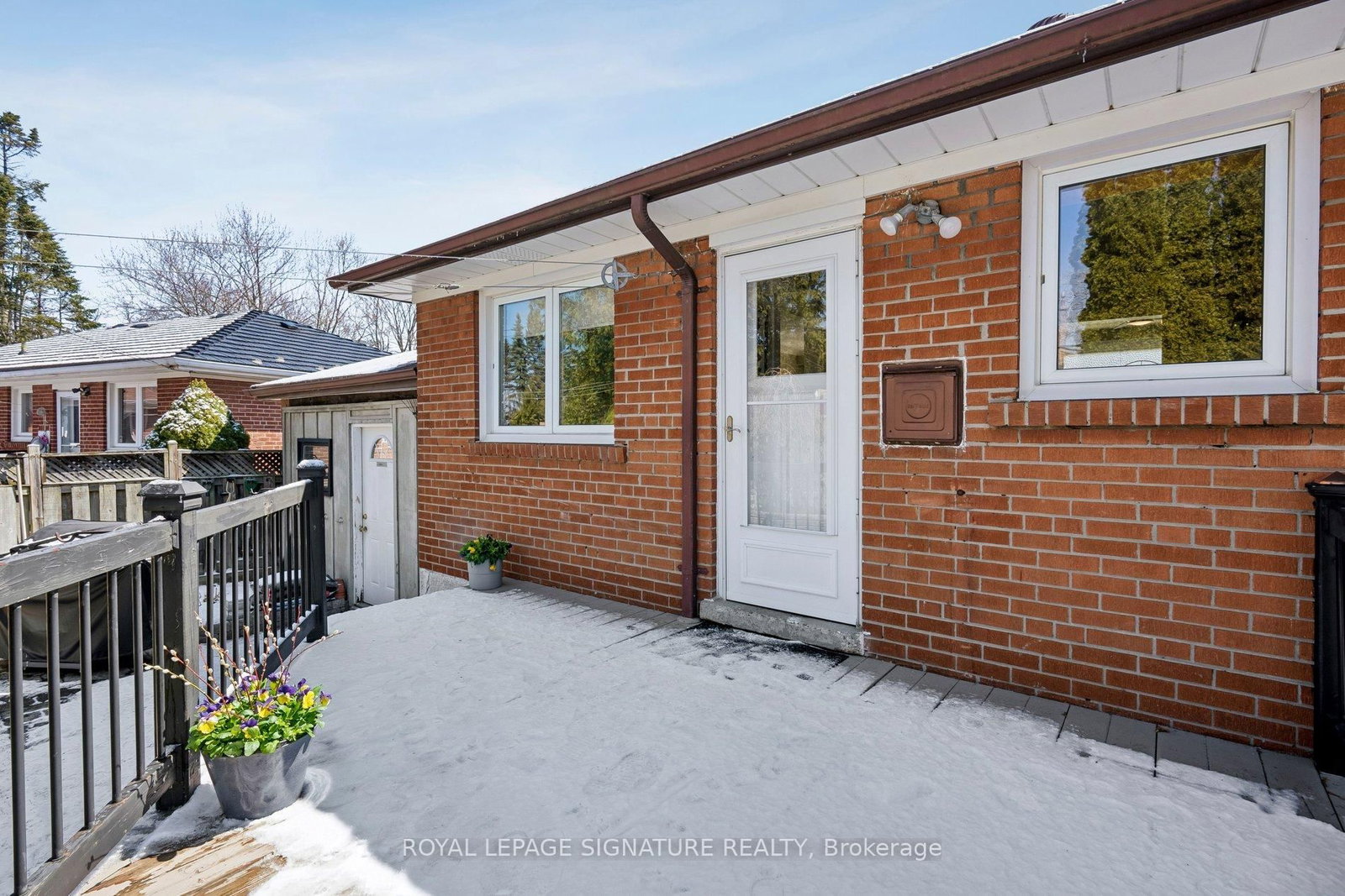 Detached House for sale at 90 Woodgarden Crescent, Toronto, Ontario, M1E 3K2 - West Hill - MLS: E12971936