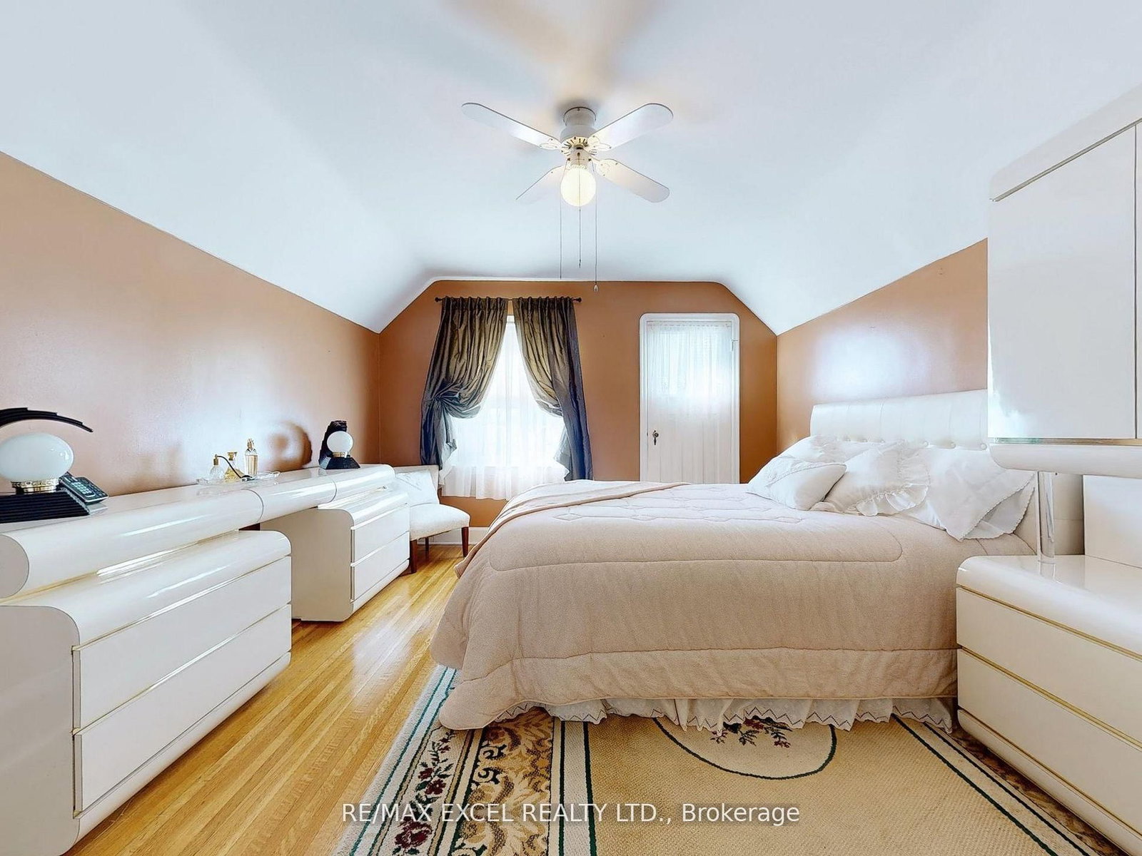 341 Richmond Street E - Photo 24