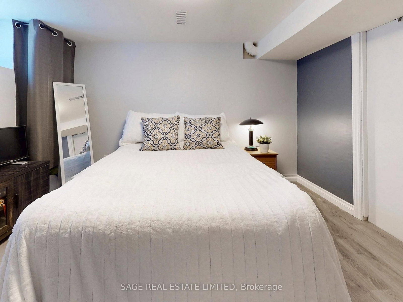 Detached House for sale at 8 Lombardy Crescent, Toronto, Ontario, M1K 4N8 - Kennedy Park - MLS: E12972072