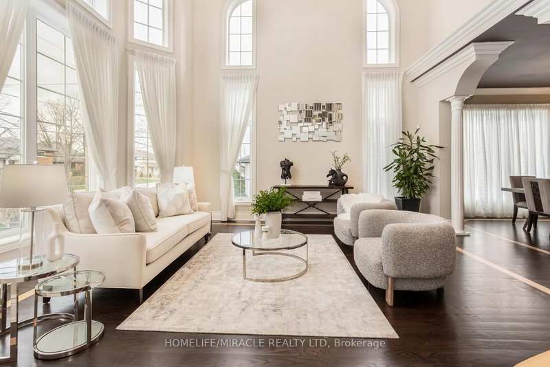 369 Toyne Vale Rd, Pickering, L1W 2G9 | Image 2