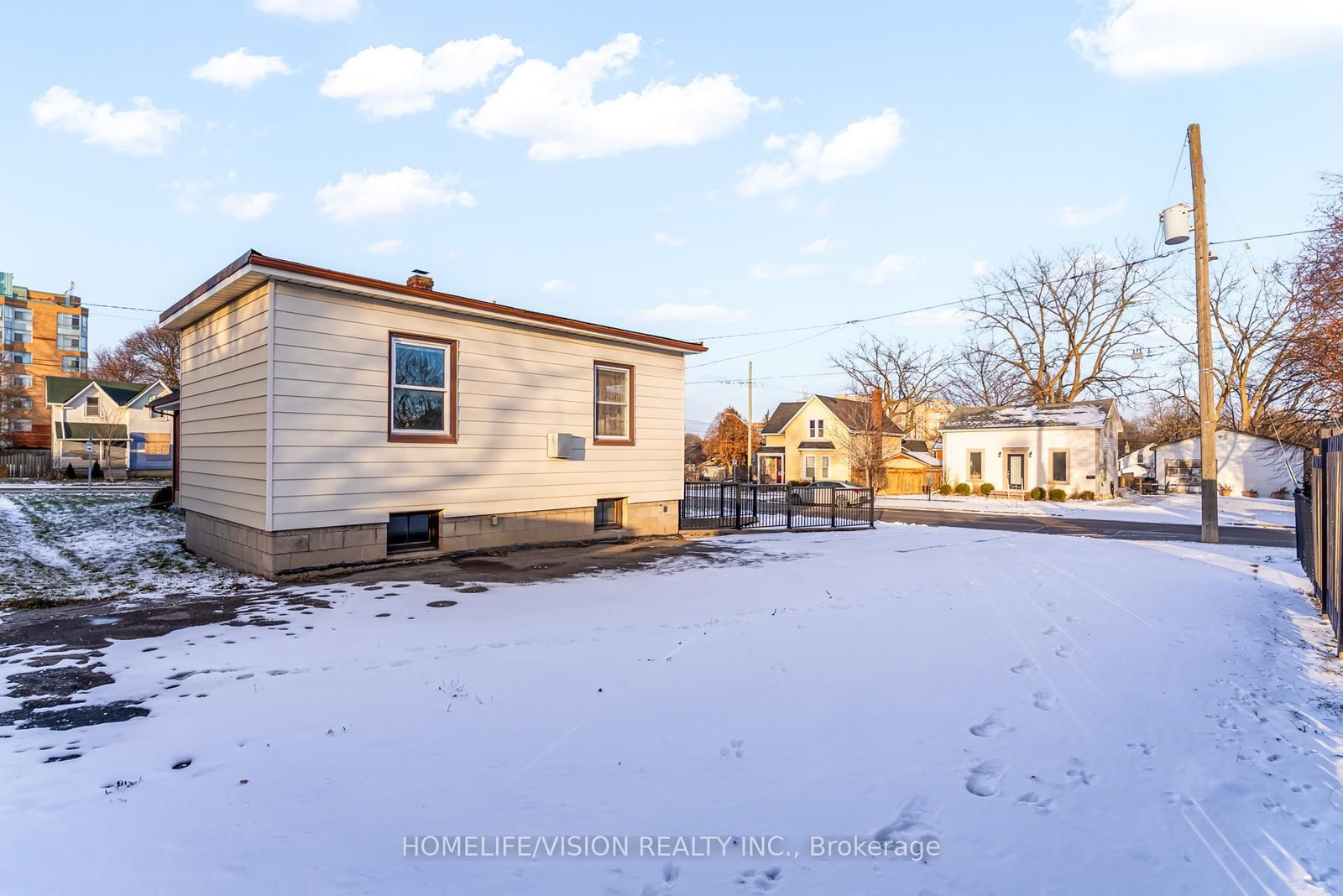 133 Mary Street E - Photo 45