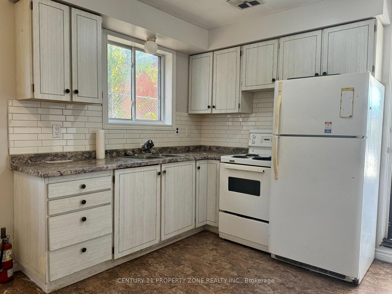 2 - 357 Dwight Ave, Oshawa, L1J 1K8 | Image 3