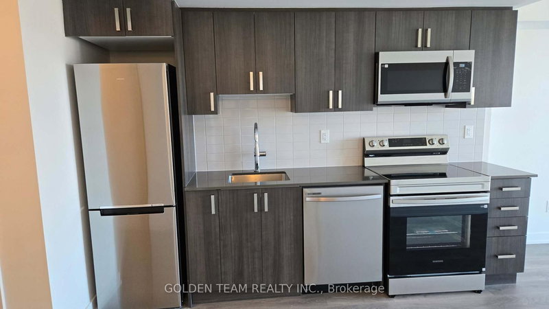 704 - 1010 Sandy Beach Rd, Pickering, L1W 3V9 | Image 3