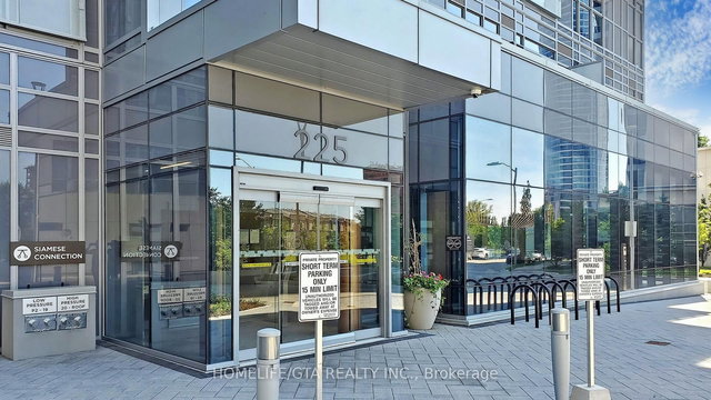 804 - 225 Village Green Square