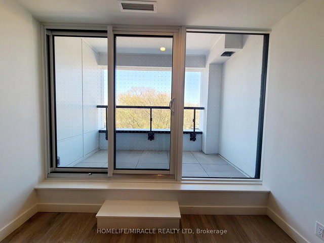 325 - 1050 Eastern Avenue