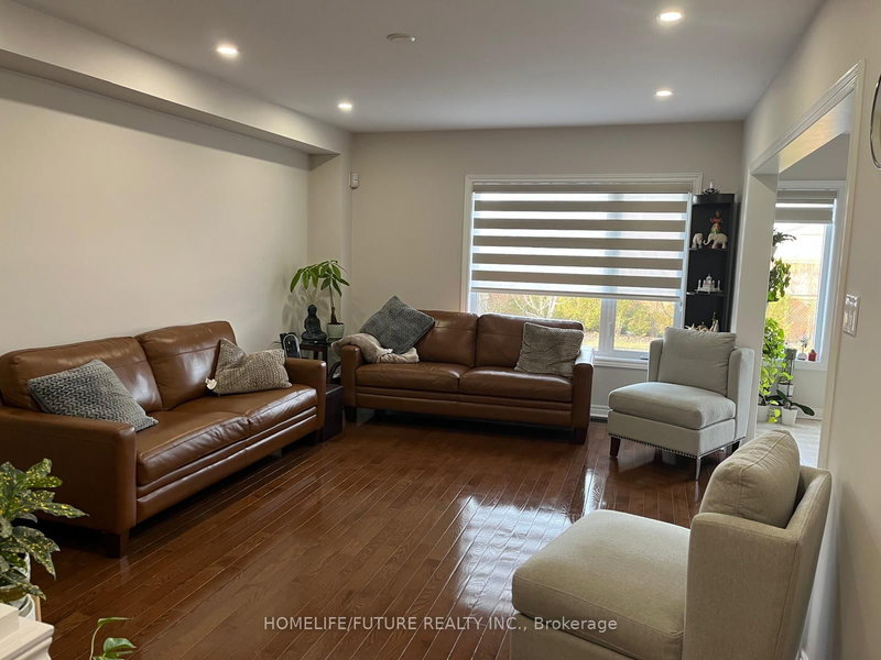 28 Puttingedge Dr, Whitby, L1R 0H7 | Image 3