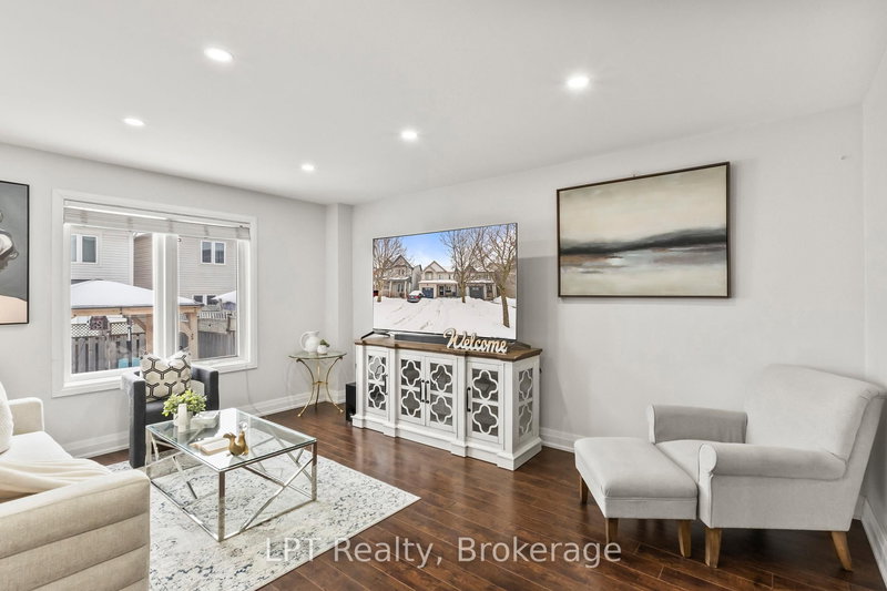 52 Norland Circ, Oshawa, L1L 0A6 | Image 3