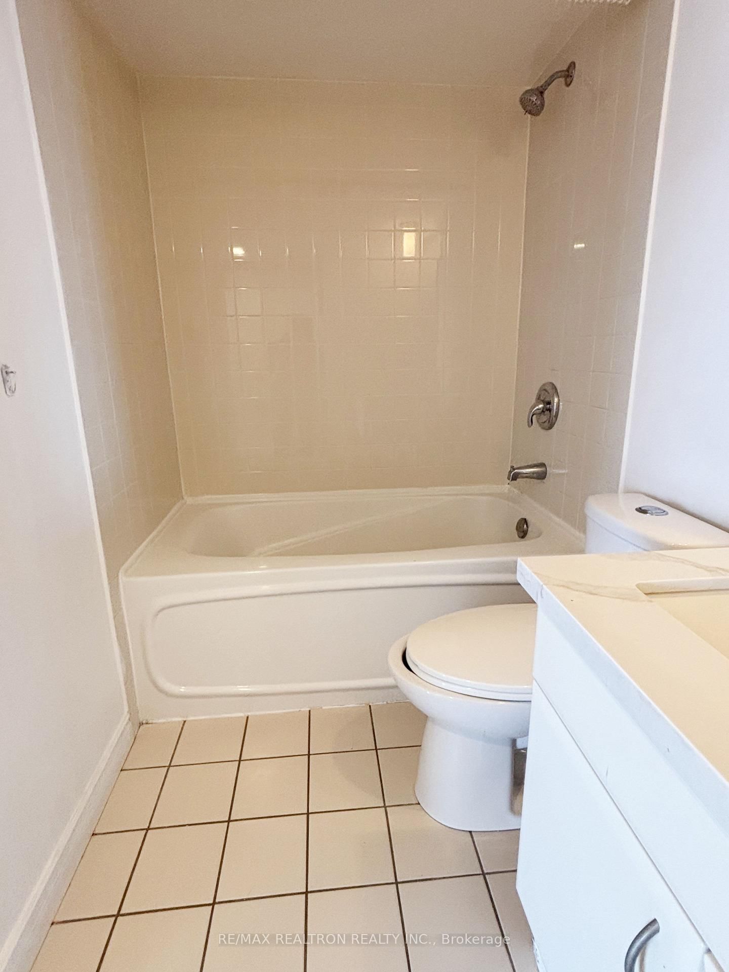 36 Lee Centre Drive, Unit 1115 - Photo 9