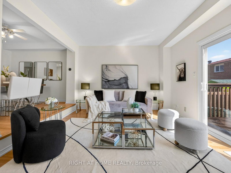 54 Lady Churchill Crt, Toronto, M1V 2J6 | Image 2