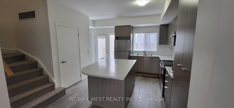 606 - 1525 Kingston Rd, Pickering, L1V 0E9 | Image 2