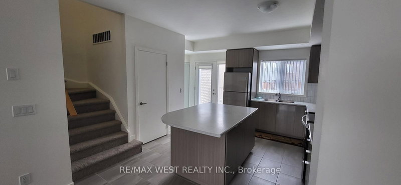 606 - 1525 Kingston Rd, Pickering, L1V 0E9 | Image 3