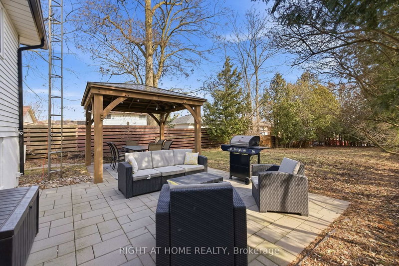 345 Highgate Ave, Oshawa, L1G 7G1 | Image 3