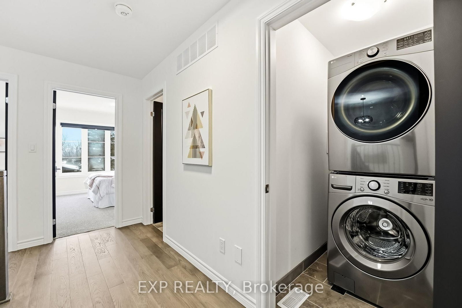 Townhouse for sale at 31 Shand Lane, Scugog, Ontario, L9L 0C7 - Port Perry - MLS: E12976358