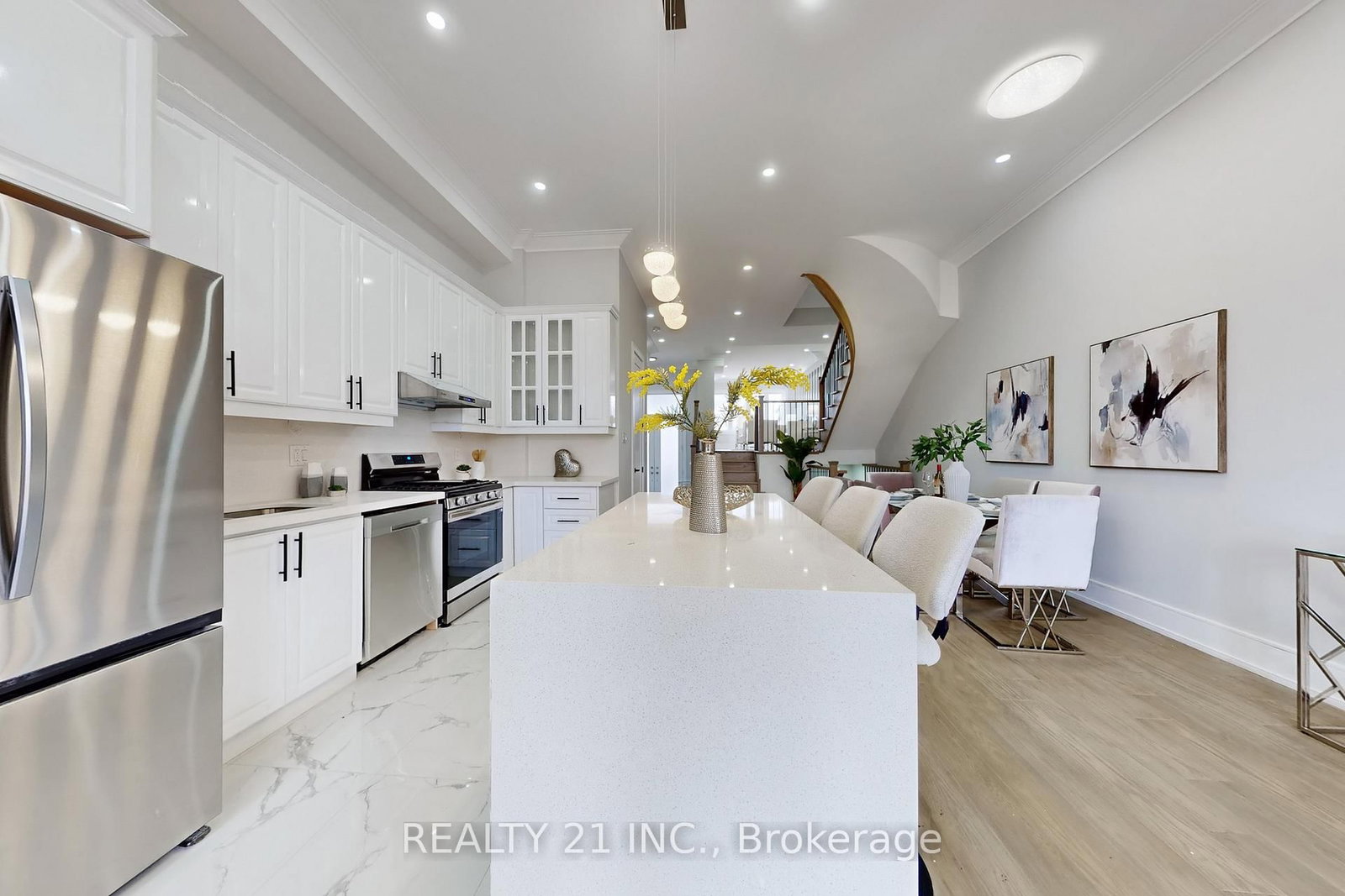 Detached House for sale at 15 Malta Street, Toronto, Ontario, M1N 2L2 - Birchcliffe-Cliffside - MLS: E12976654