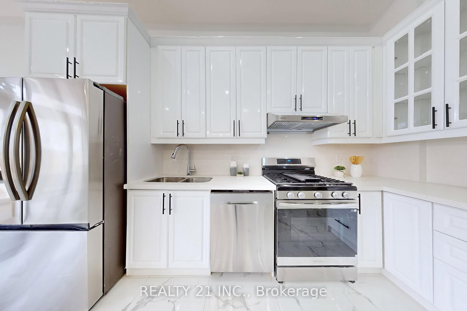 Detached House for sale at 15 Malta Street, Toronto, Ontario, M1N 2L2 - Birchcliffe-Cliffside - MLS: E12976654