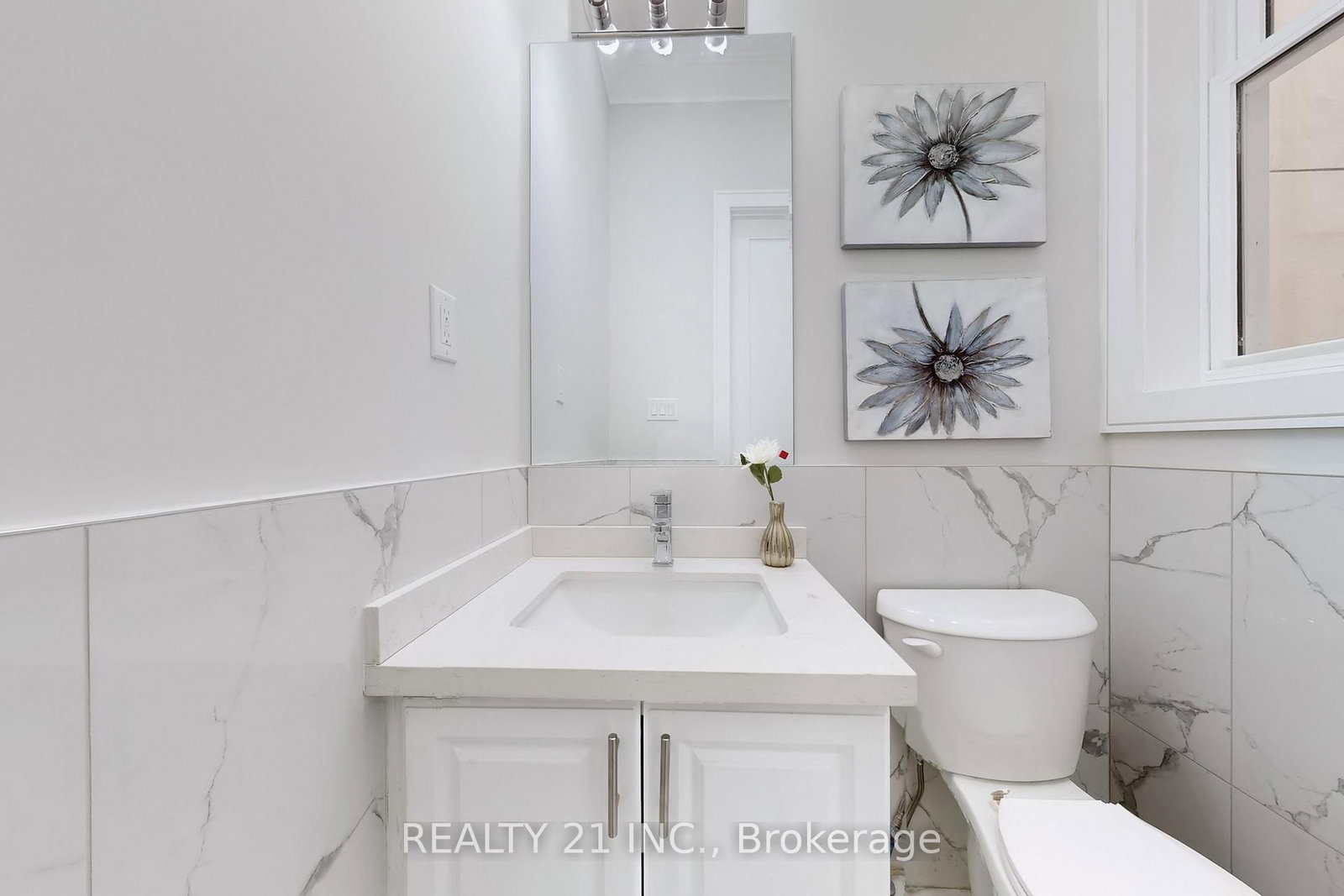 Detached House for sale at 15 Malta Street, Toronto, Ontario, M1N 2L2 - Birchcliffe-Cliffside - MLS: E12976654