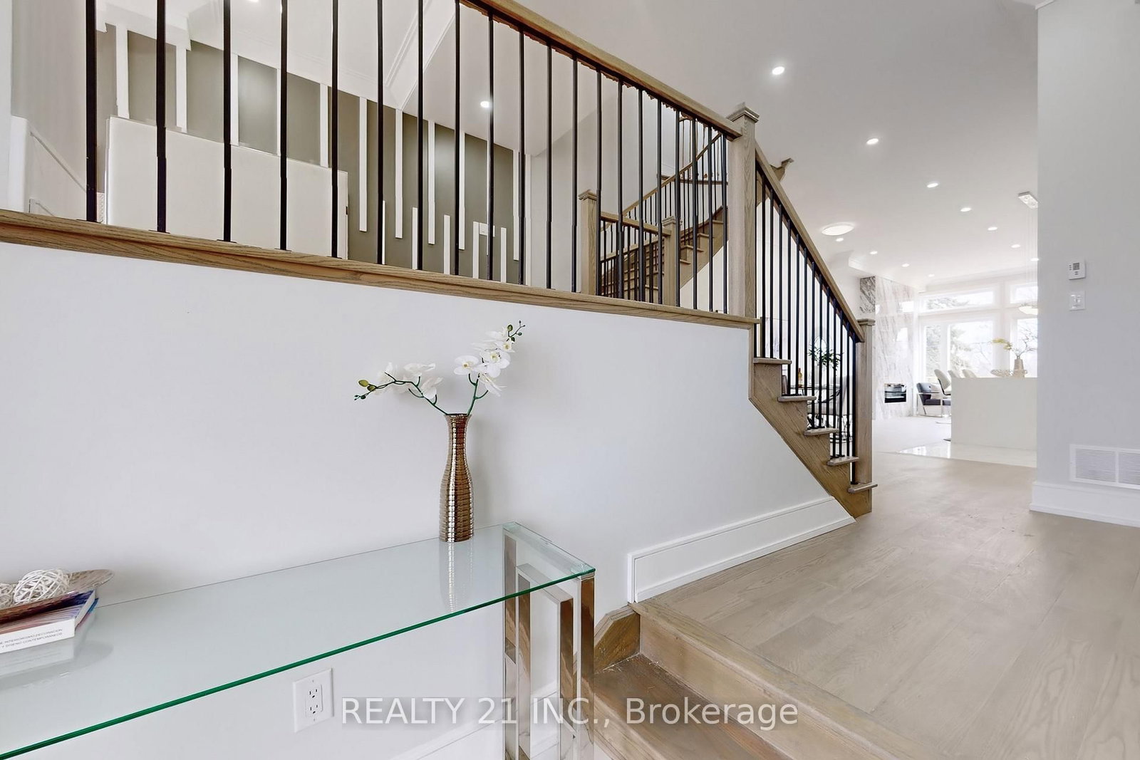 Detached House for sale at 15 Malta Street, Toronto, Ontario, M1N 2L2 - Birchcliffe-Cliffside - MLS: E12976654