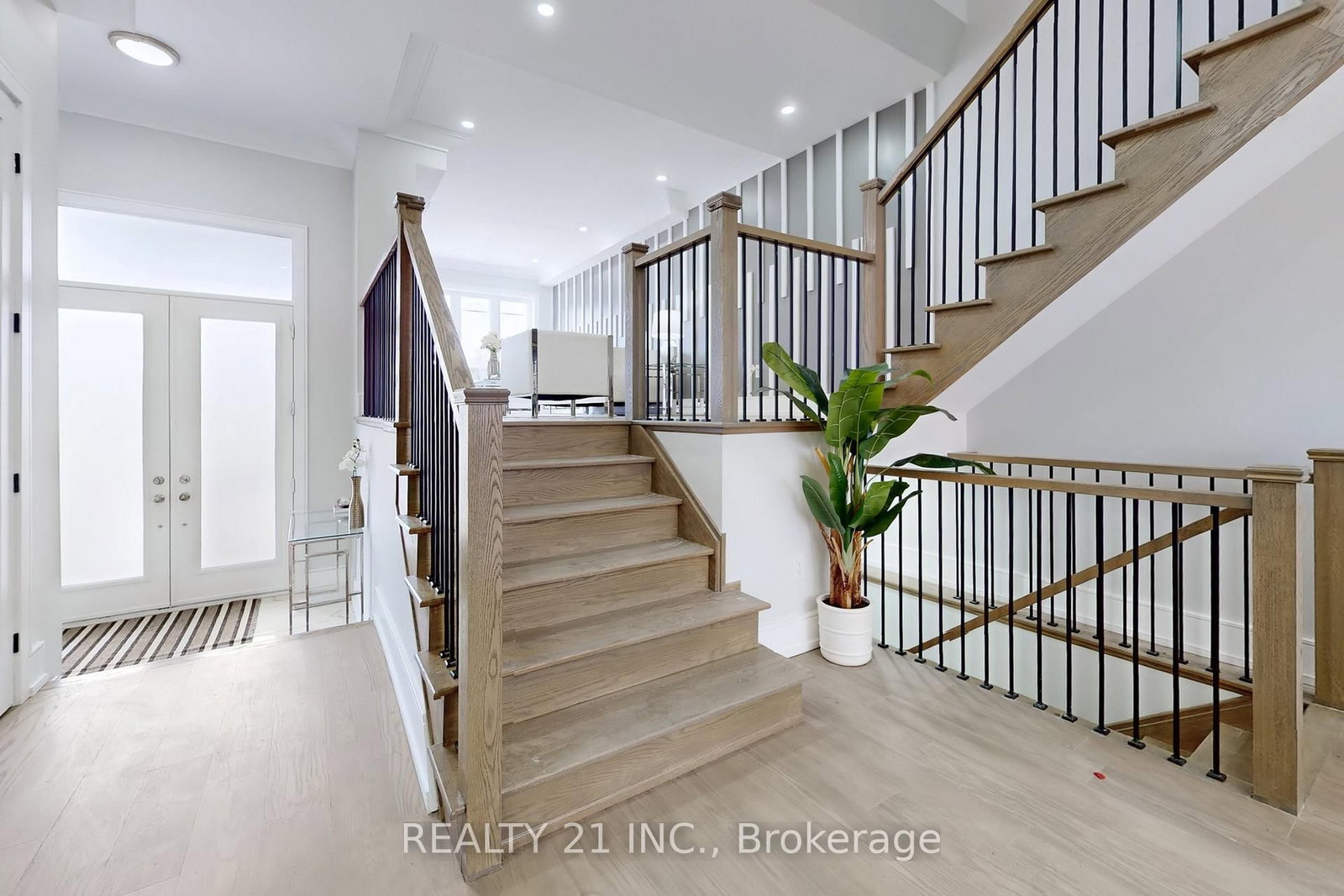 Detached House for sale at 15 Malta Street, Toronto, Ontario, M1N 2L2 - Birchcliffe-Cliffside - MLS: E12976654