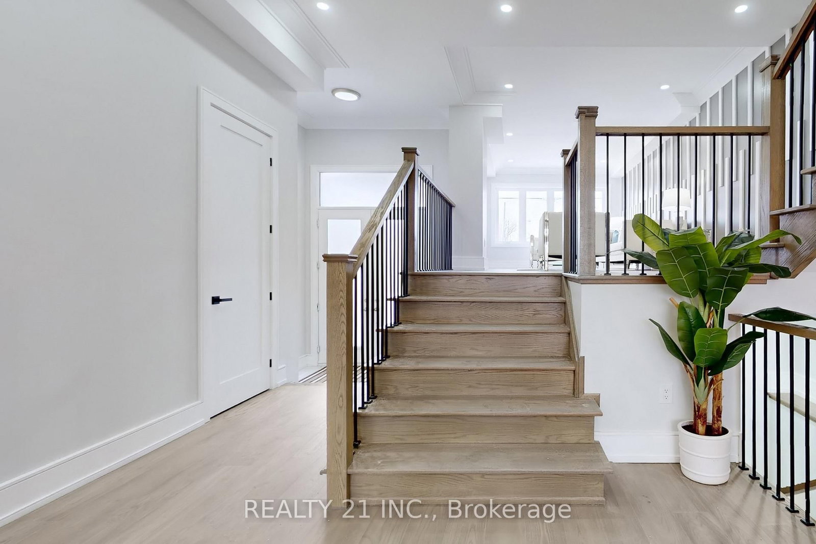 Detached House for sale at 15 Malta Street, Toronto, Ontario, M1N 2L2 - Birchcliffe-Cliffside - MLS: E12976654