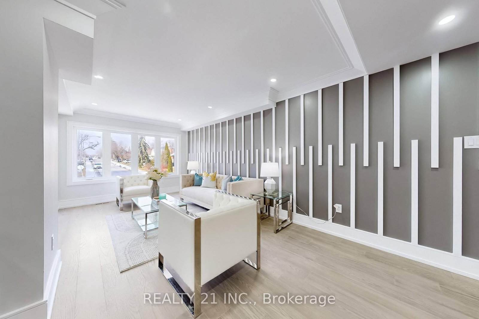 Detached House for sale at 15 Malta Street, Toronto, Ontario, M1N 2L2 - Birchcliffe-Cliffside - MLS: E12976654