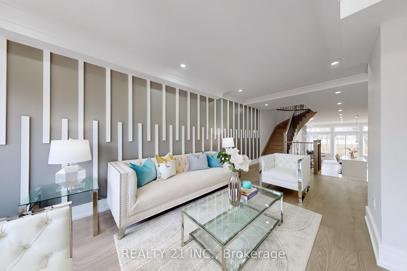 Detached House for sale at 15 Malta Street, Toronto, Ontario, M1N 2L2 - Birchcliffe-Cliffside - MLS: E12976654