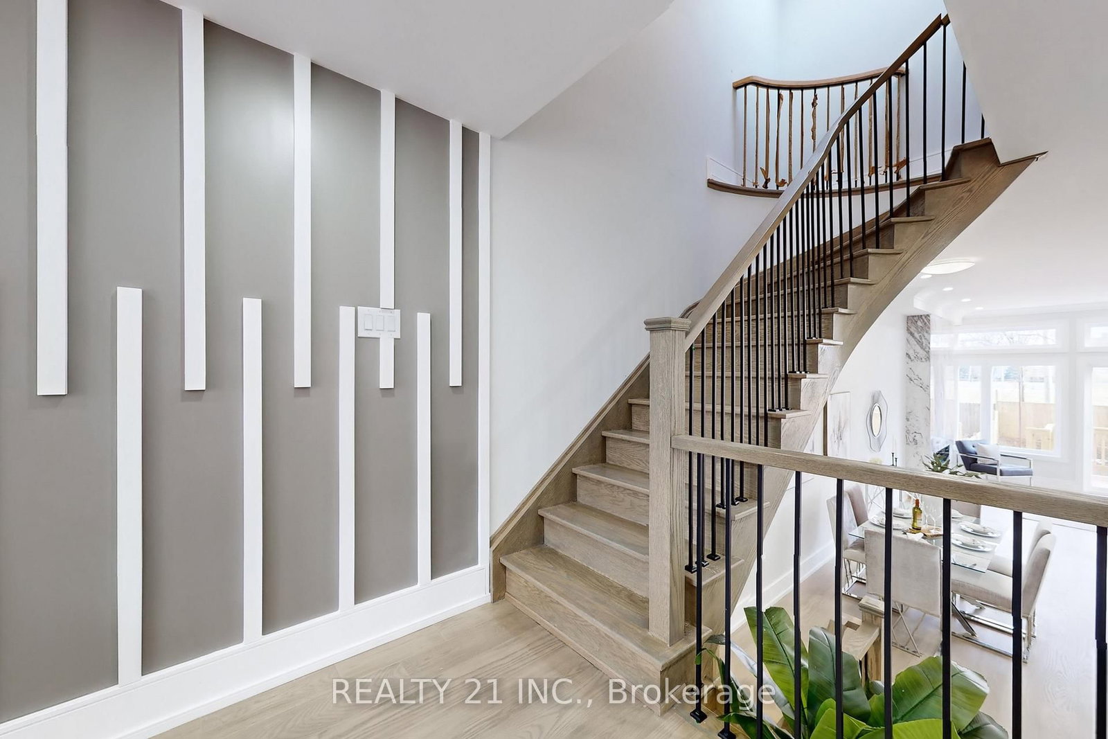 Detached House for sale at 15 Malta Street, Toronto, Ontario, M1N 2L2 - Birchcliffe-Cliffside - MLS: E12976654