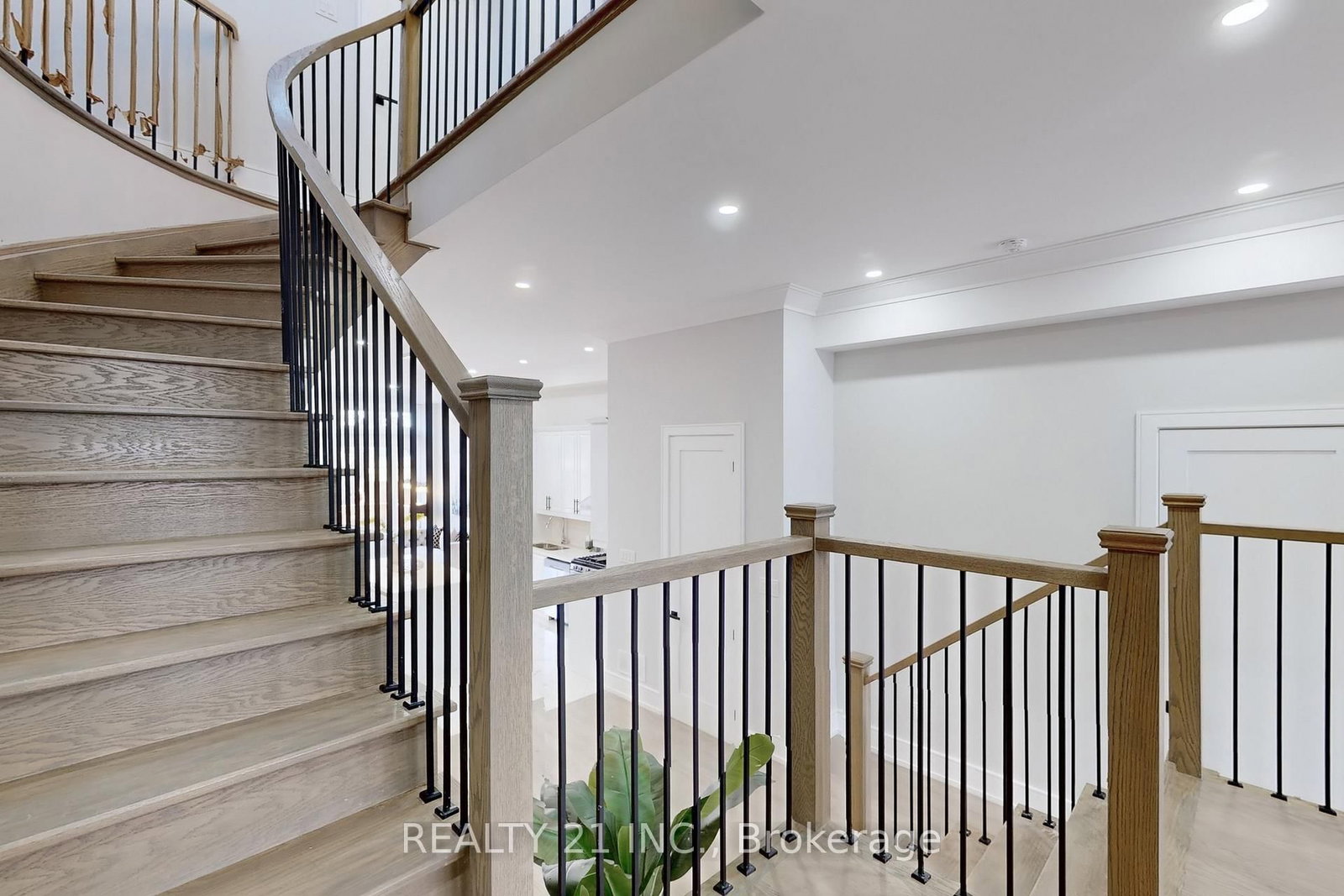 Detached House for sale at 15 Malta Street, Toronto, Ontario, M1N 2L2 - Birchcliffe-Cliffside - MLS: E12976654