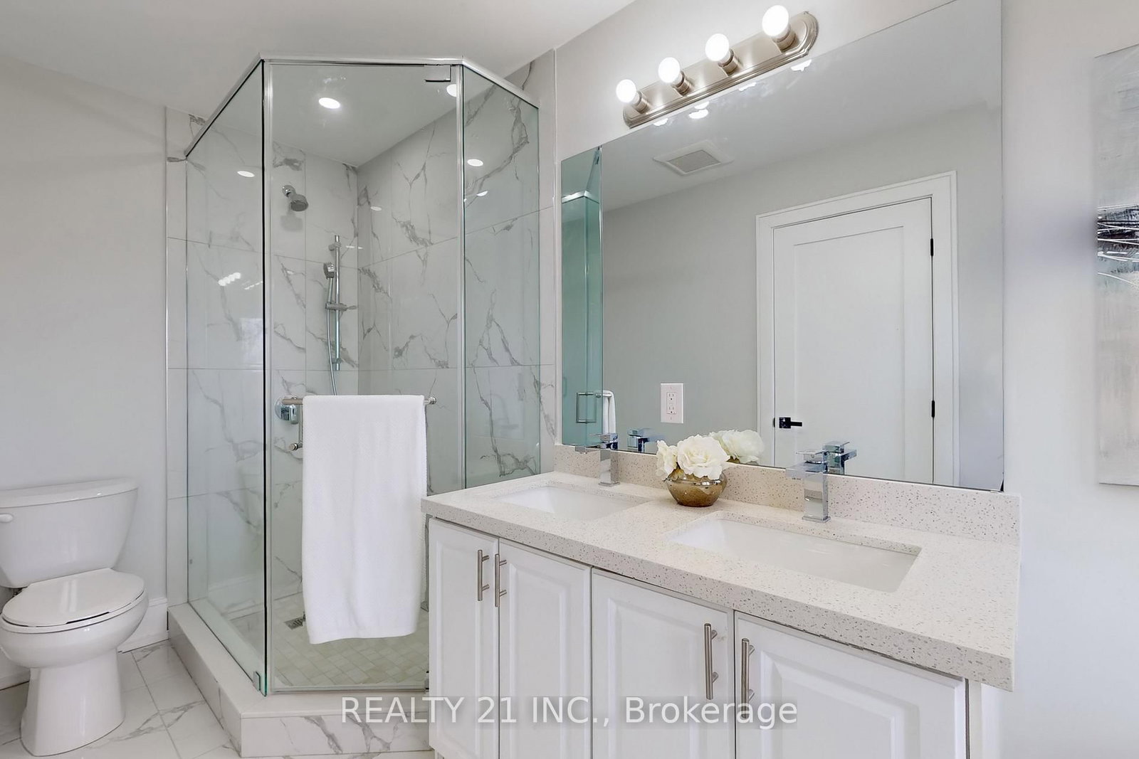 Detached House for sale at 15 Malta Street, Toronto, Ontario, M1N 2L2 - Birchcliffe-Cliffside - MLS: E12976654