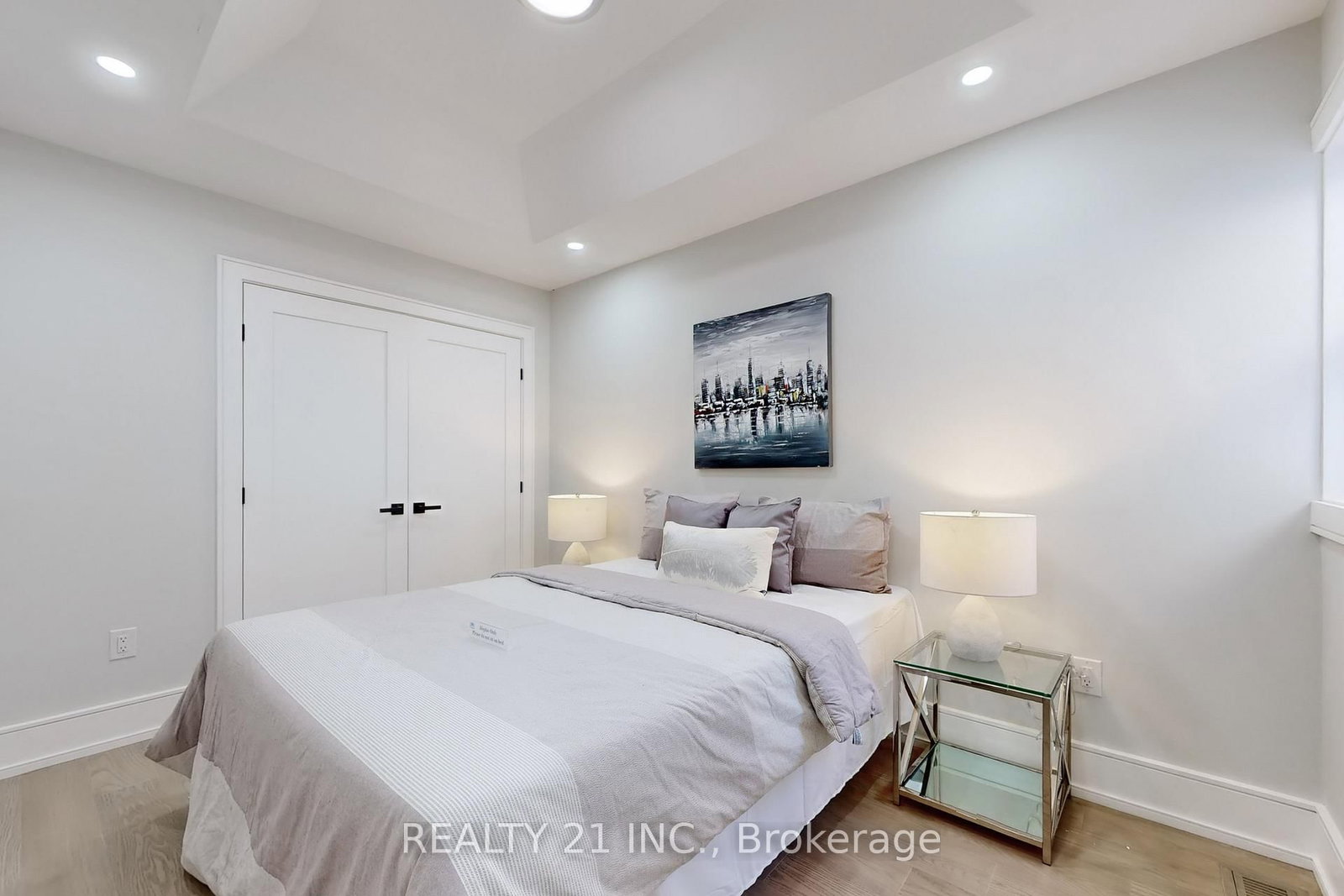 Detached House for sale at 15 Malta Street, Toronto, Ontario, M1N 2L2 - Birchcliffe-Cliffside - MLS: E12976654