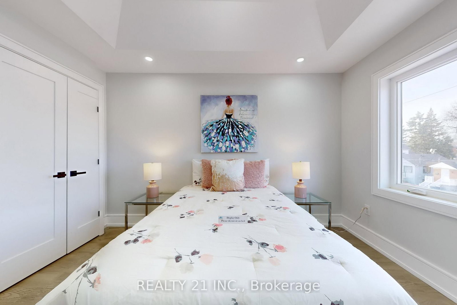 Detached House for sale at 15 Malta Street, Toronto, Ontario, M1N 2L2 - Birchcliffe-Cliffside - MLS: E12976654