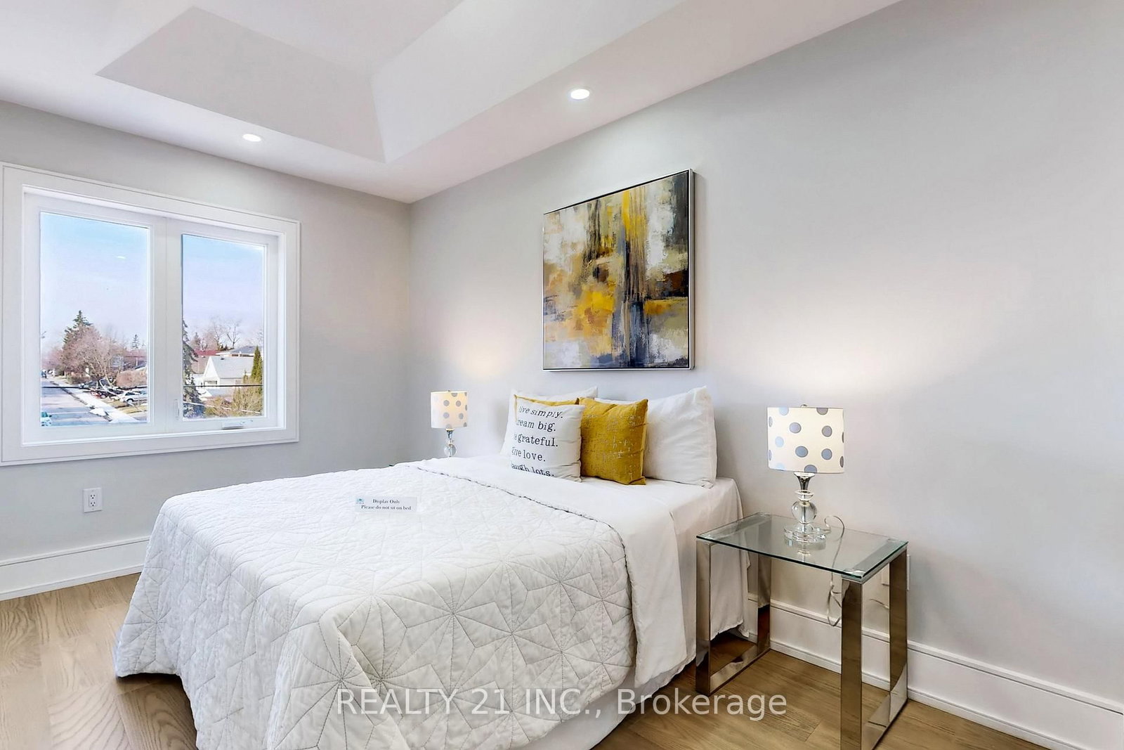 Detached House for sale at 15 Malta Street, Toronto, Ontario, M1N 2L2 - Birchcliffe-Cliffside - MLS: E12976654