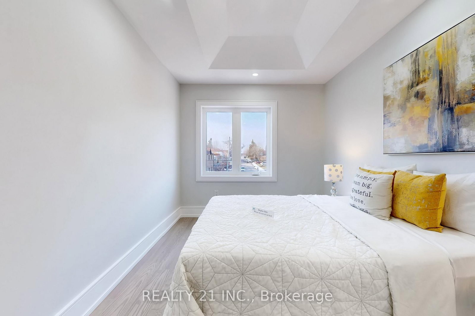 Detached House for sale at 15 Malta Street, Toronto, Ontario, M1N 2L2 - Birchcliffe-Cliffside - MLS: E12976654