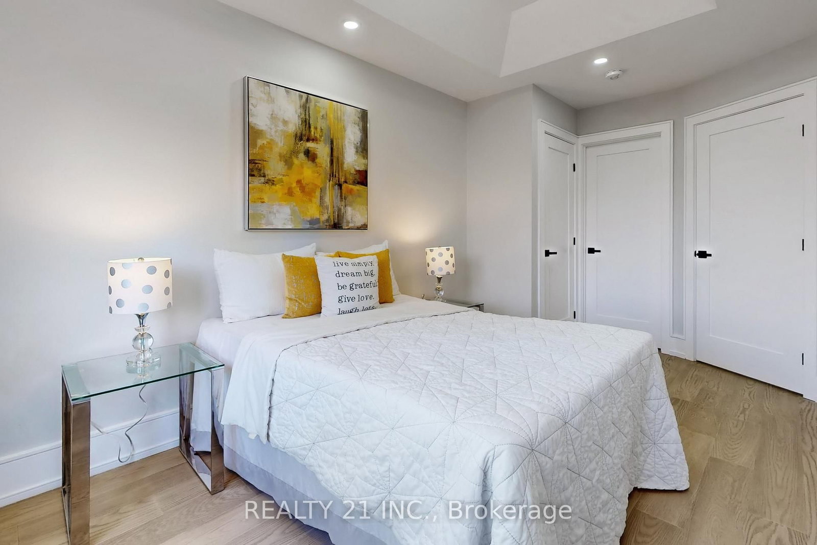 Detached House for sale at 15 Malta Street, Toronto, Ontario, M1N 2L2 - Birchcliffe-Cliffside - MLS: E12976654