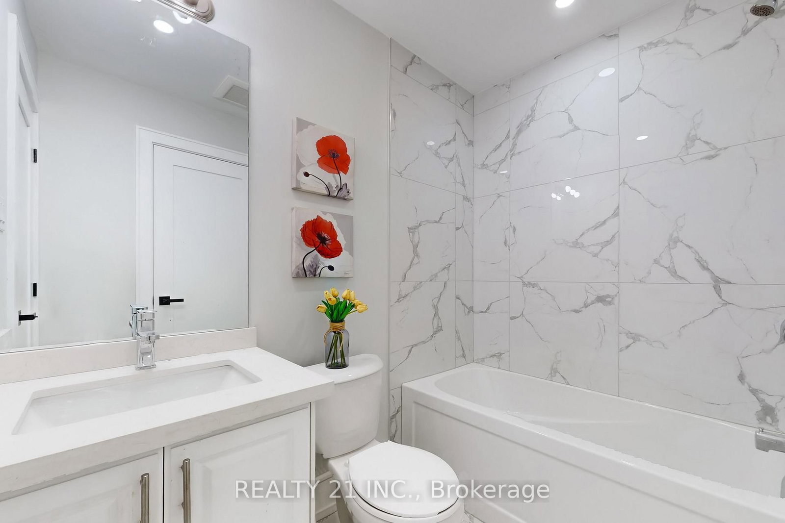 Detached House for sale at 15 Malta Street, Toronto, Ontario, M1N 2L2 - Birchcliffe-Cliffside - MLS: E12976654