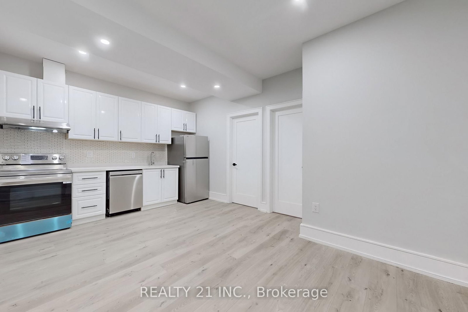 Detached House for sale at 15 Malta Street, Toronto, Ontario, M1N 2L2 - Birchcliffe-Cliffside - MLS: E12976654