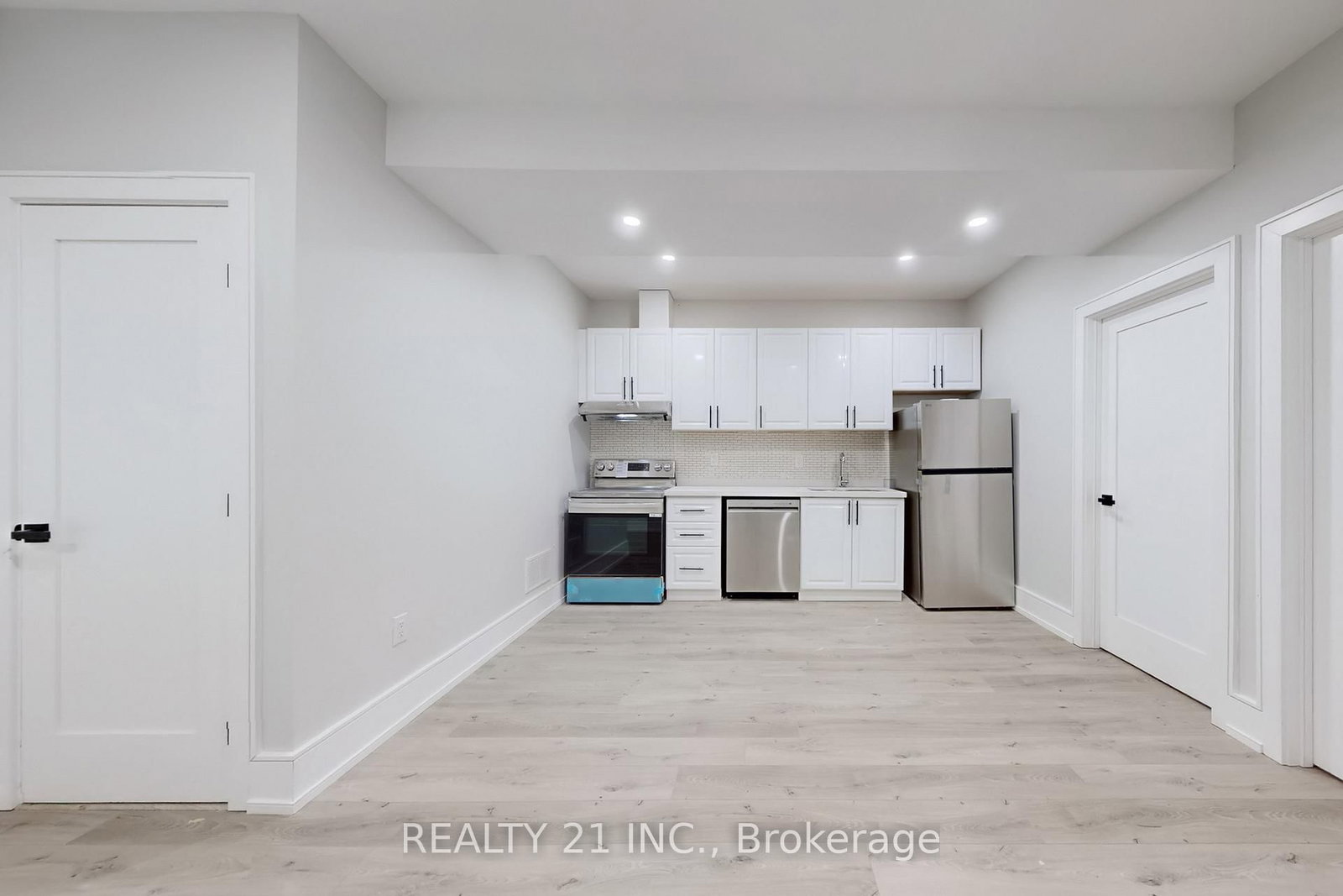 Detached House for sale at 15 Malta Street, Toronto, Ontario, M1N 2L2 - Birchcliffe-Cliffside - MLS: E12976654