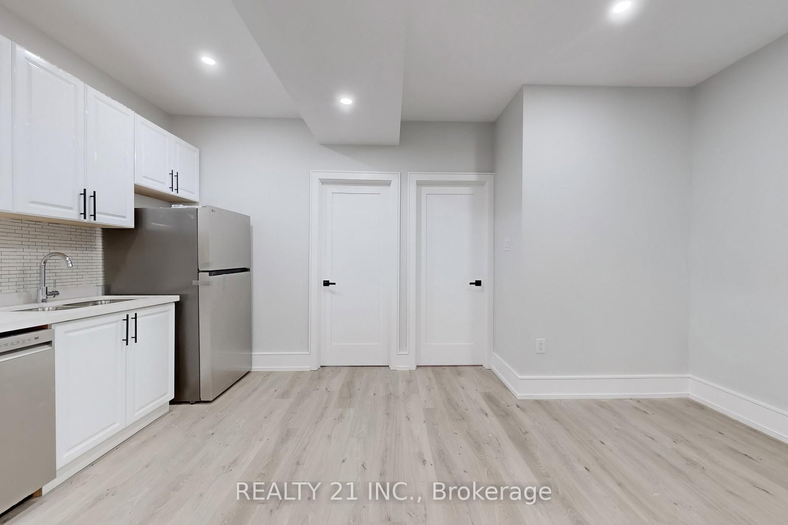 Detached House for sale at 15 Malta Street, Toronto, Ontario, M1N 2L2 - Birchcliffe-Cliffside - MLS: E12976654