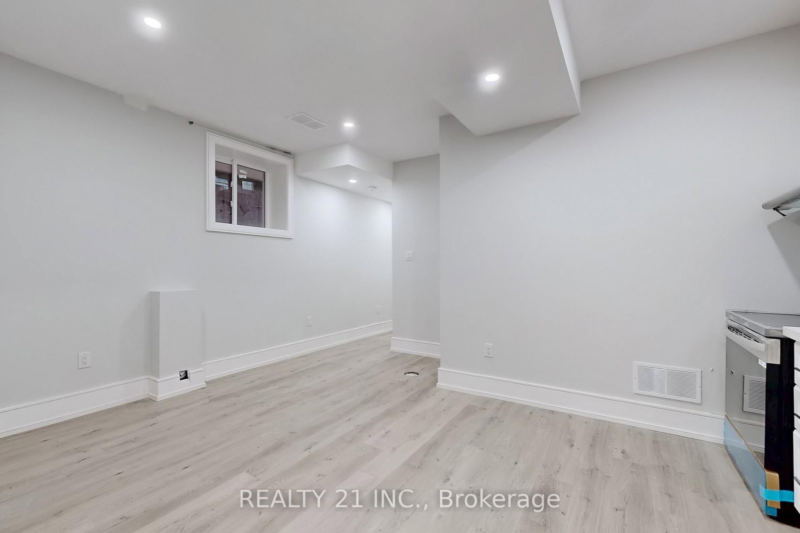 Detached House for sale at 15 Malta Street, Toronto, Ontario, M1N 2L2 - Birchcliffe-Cliffside - MLS: E12976654