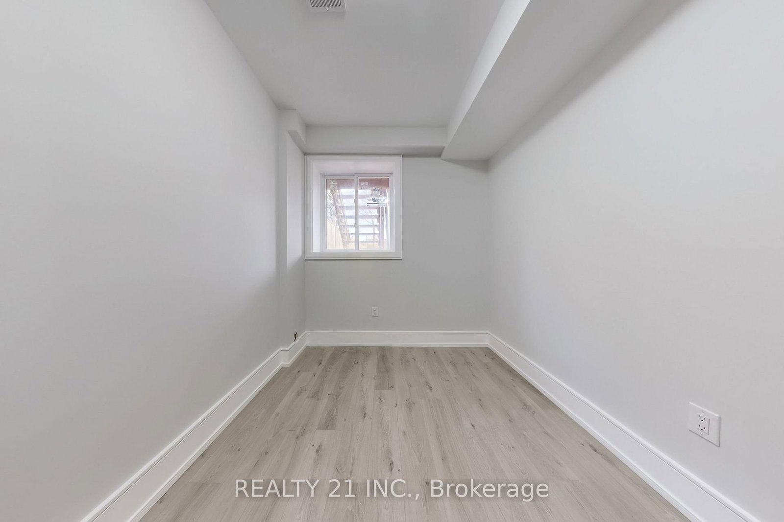 Detached House for sale at 15 Malta Street, Toronto, Ontario, M1N 2L2 - Birchcliffe-Cliffside - MLS: E12976654