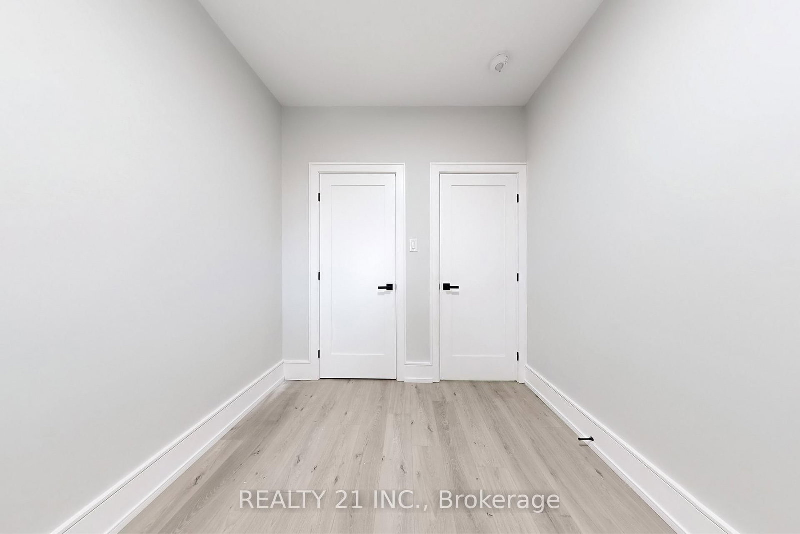 Detached House for sale at 15 Malta Street, Toronto, Ontario, M1N 2L2 - Birchcliffe-Cliffside - MLS: E12976654