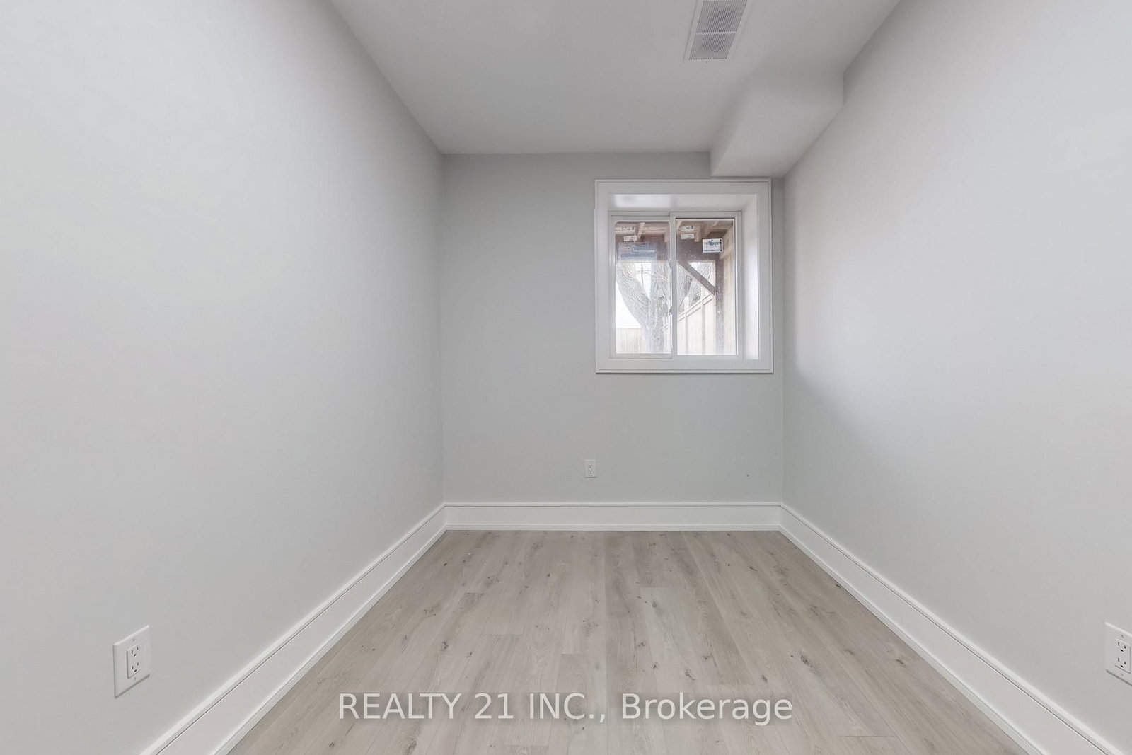 Detached House for sale at 15 Malta Street, Toronto, Ontario, M1N 2L2 - Birchcliffe-Cliffside - MLS: E12976654