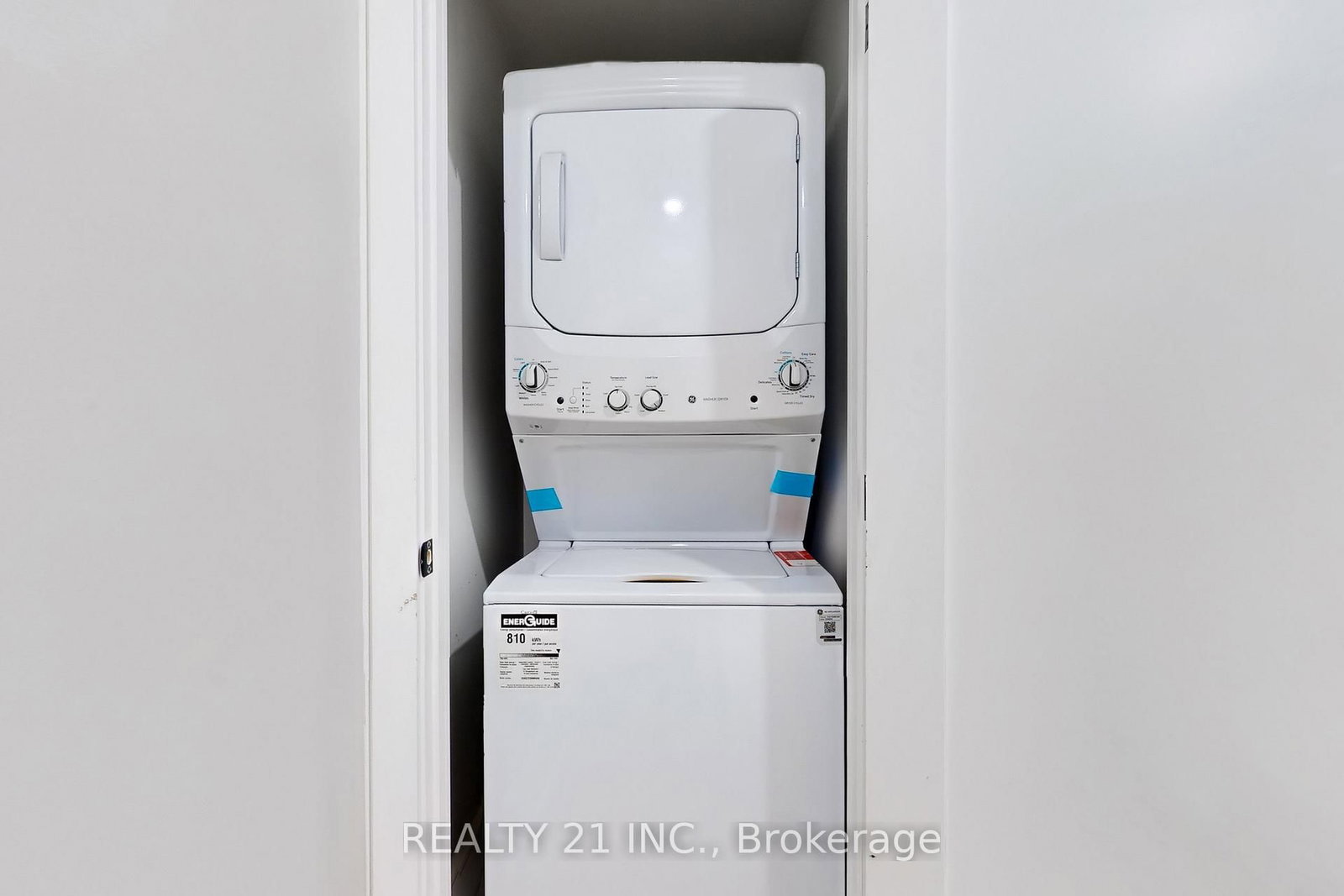 Detached House for sale at 15 Malta Street, Toronto, Ontario, M1N 2L2 - Birchcliffe-Cliffside - MLS: E12976654