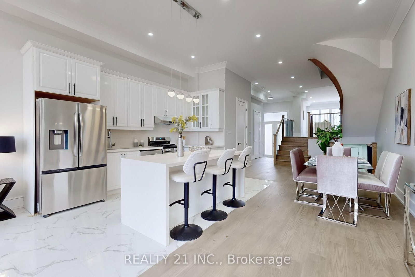 Detached House for sale at 15 Malta Street, Toronto, Ontario, M1N 2L2 - Birchcliffe-Cliffside - MLS: E12976654