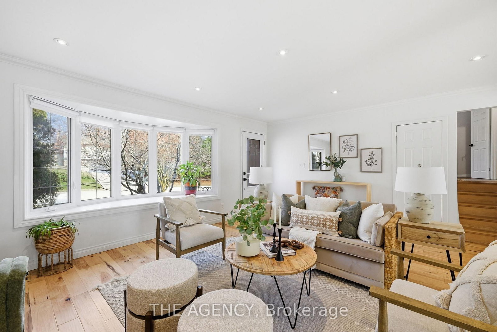 Detached House for sale at 118 Applewood Crescent, Whitby, Ontario, L1N 2E7 - Blue Grass Meadows - MLS: E12977124