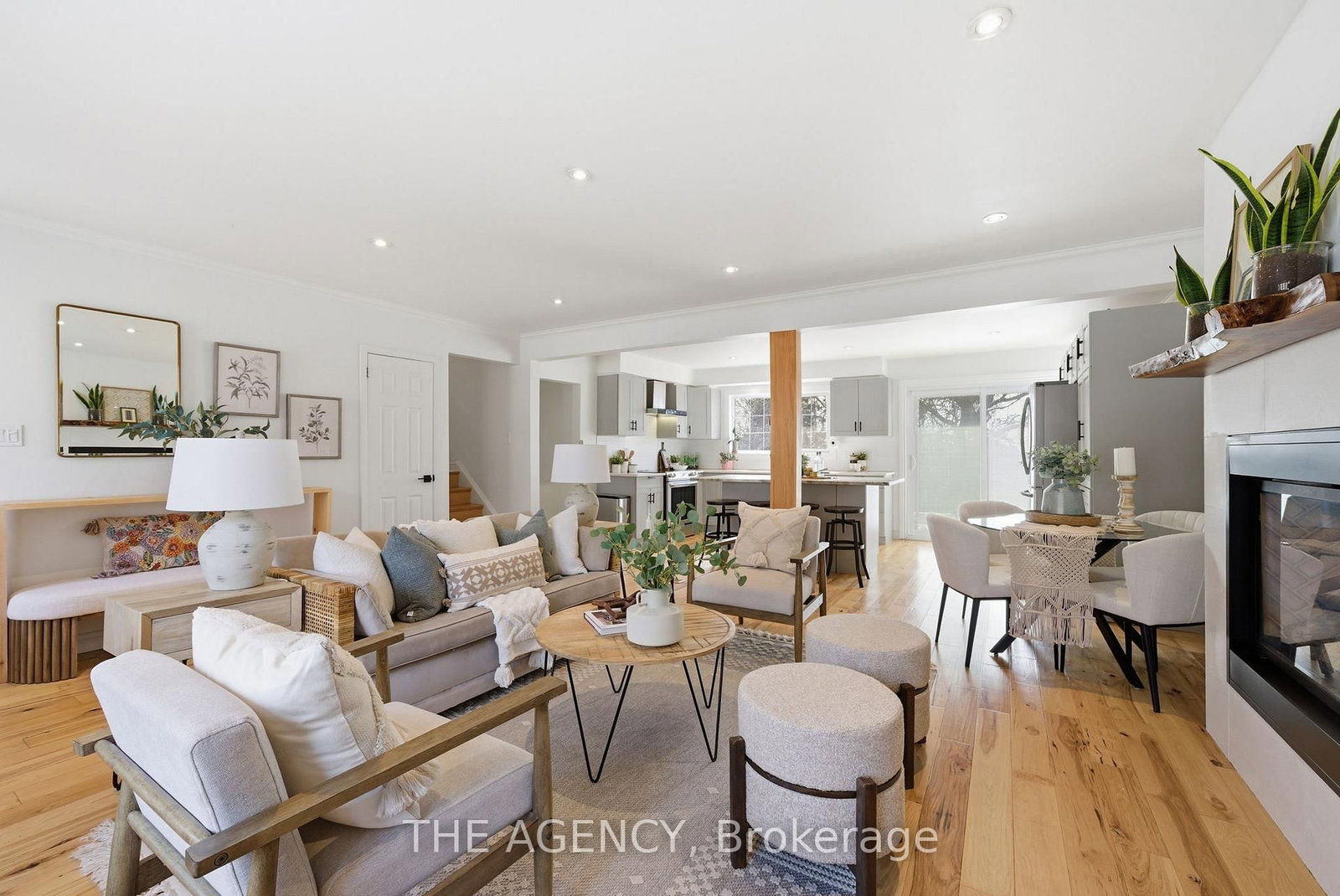 Detached House for sale at 118 Applewood Crescent, Whitby, Ontario, L1N 2E7 - Blue Grass Meadows - MLS: E12977124