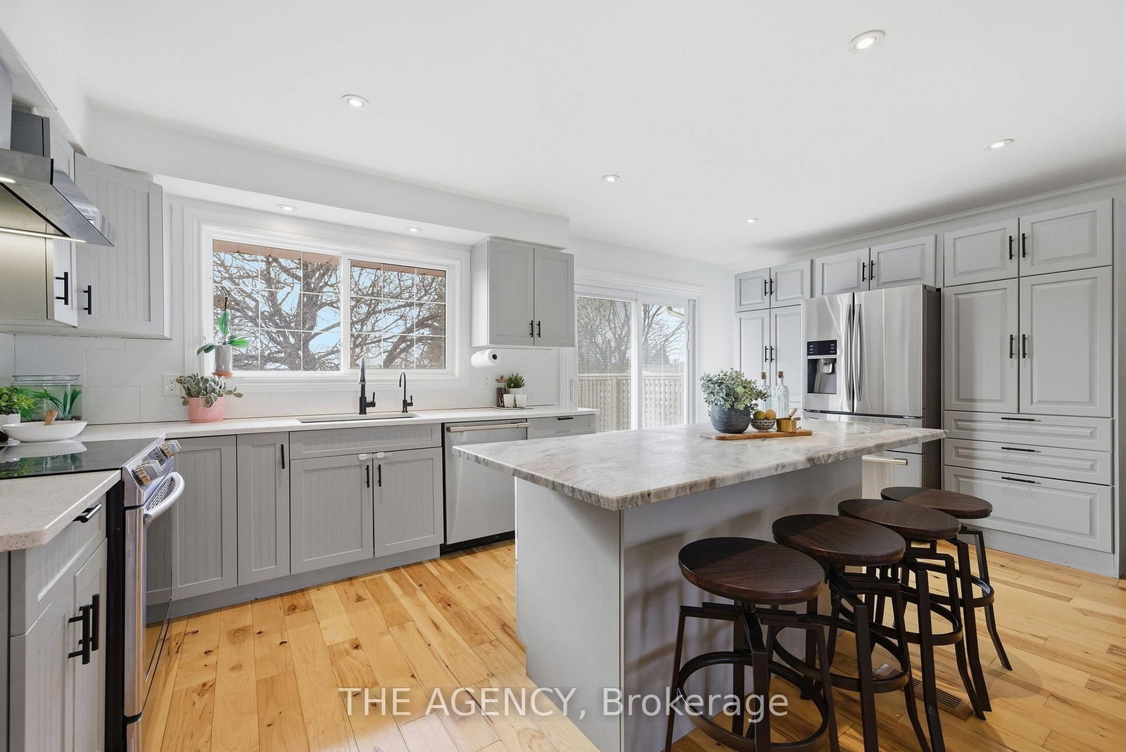 Detached House for sale at 118 Applewood Crescent, Whitby, Ontario, L1N 2E7 - Blue Grass Meadows - MLS: E12977124