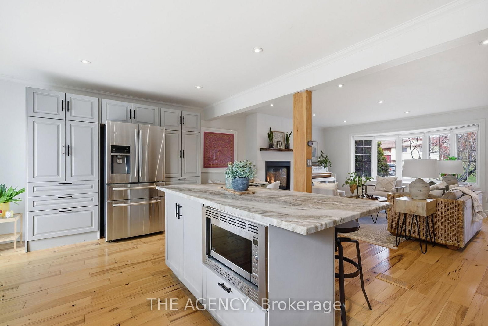 Detached House for sale at 118 Applewood Crescent, Whitby, Ontario, L1N 2E7 - Blue Grass Meadows - MLS: E12977124