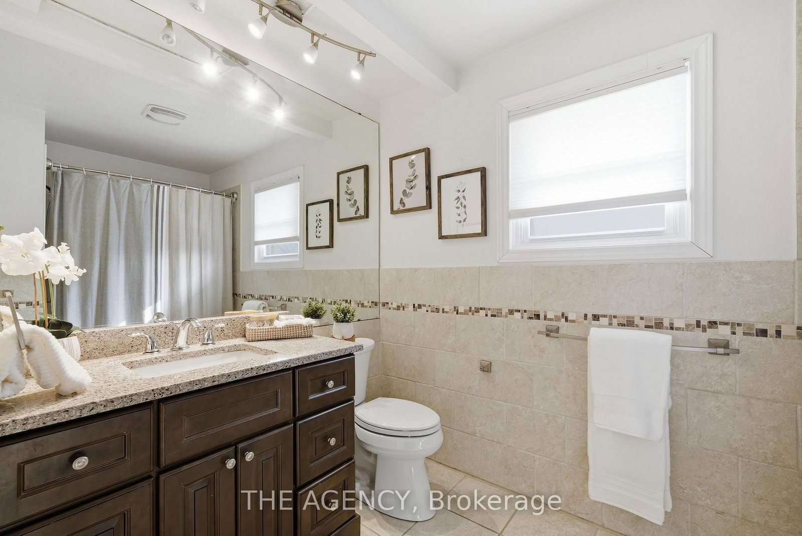 Detached House for sale at 118 Applewood Crescent, Whitby, Ontario, L1N 2E7 - Blue Grass Meadows - MLS: E12977124