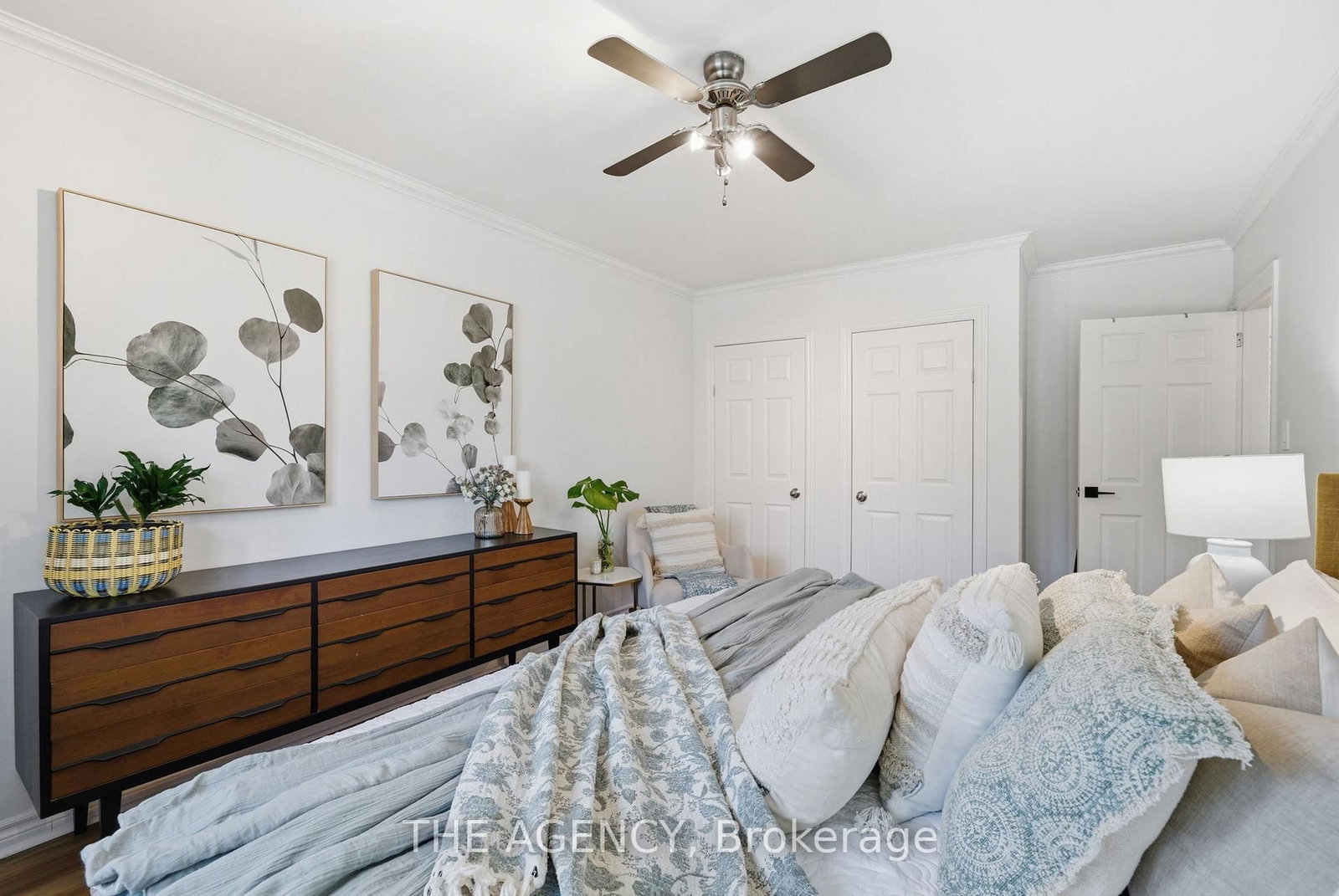 Detached House for sale at 118 Applewood Crescent, Whitby, Ontario, L1N 2E7 - Blue Grass Meadows - MLS: E12977124