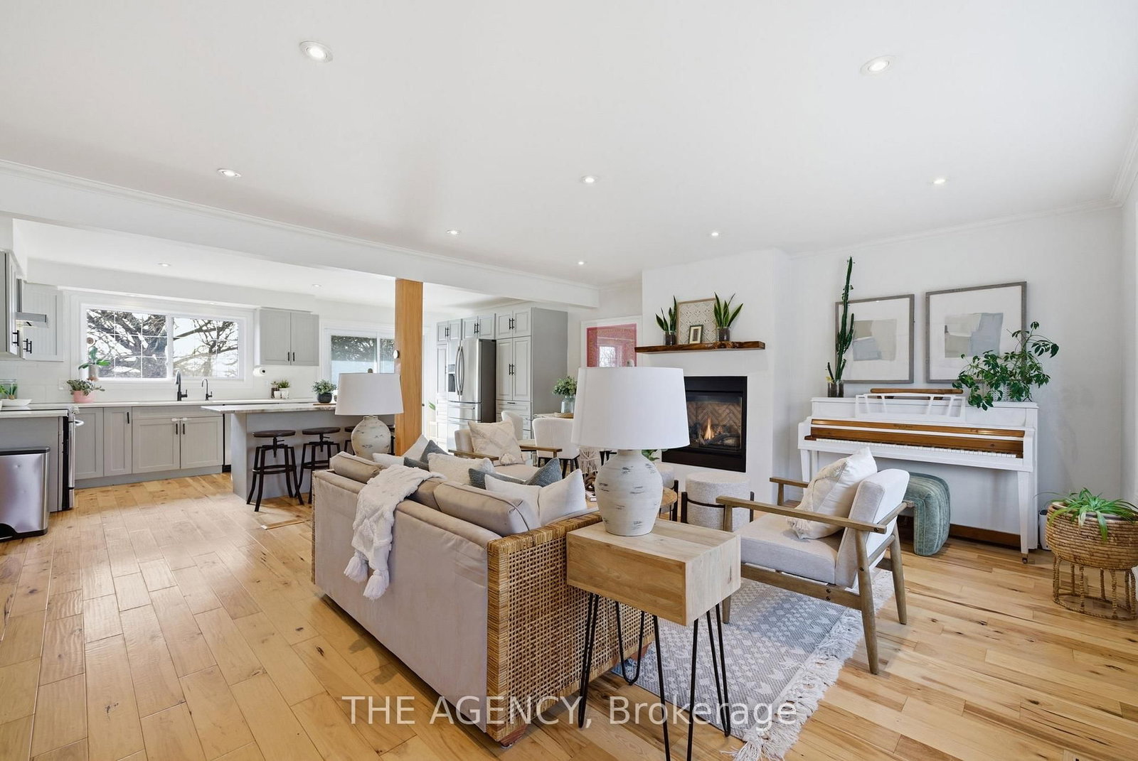 Detached House for sale at 118 Applewood Crescent, Whitby, Ontario, L1N 2E7 - Blue Grass Meadows - MLS: E12977124